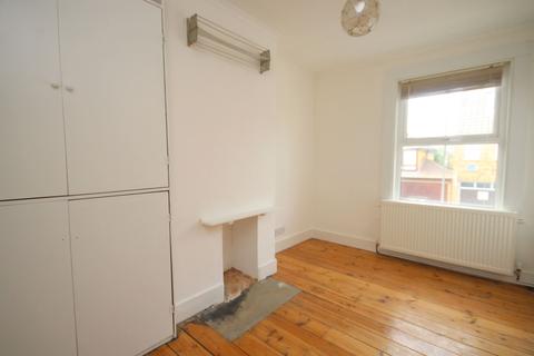 20 Edgell Road, Staines-upon-thames, TW18 2ES