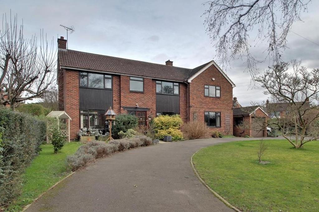 Carisbrooke Road, Hucclecote, Gloucester 5 bed detached house £550,000