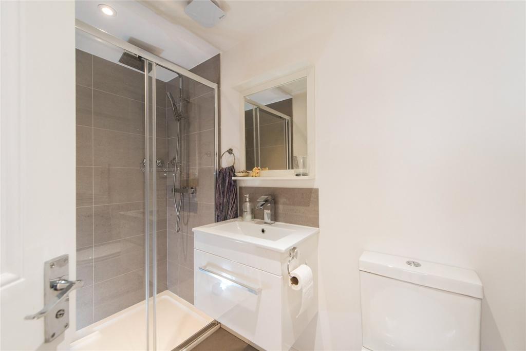 Grd Flr En Suite