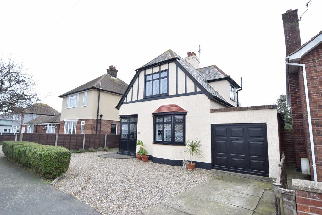 Colchester Road, HollandonSea 3 bed detached house £350,000