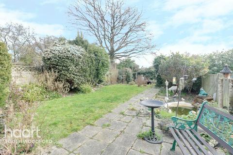 18 Boxted Close, Buckhurst Hill, IG9 6BX