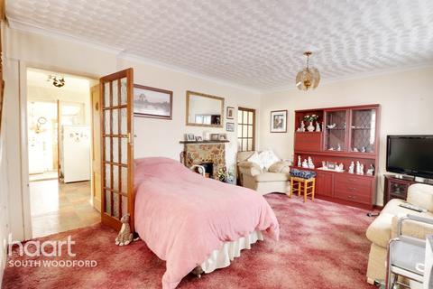 18 Boxted Close, Buckhurst Hill, IG9 6BX