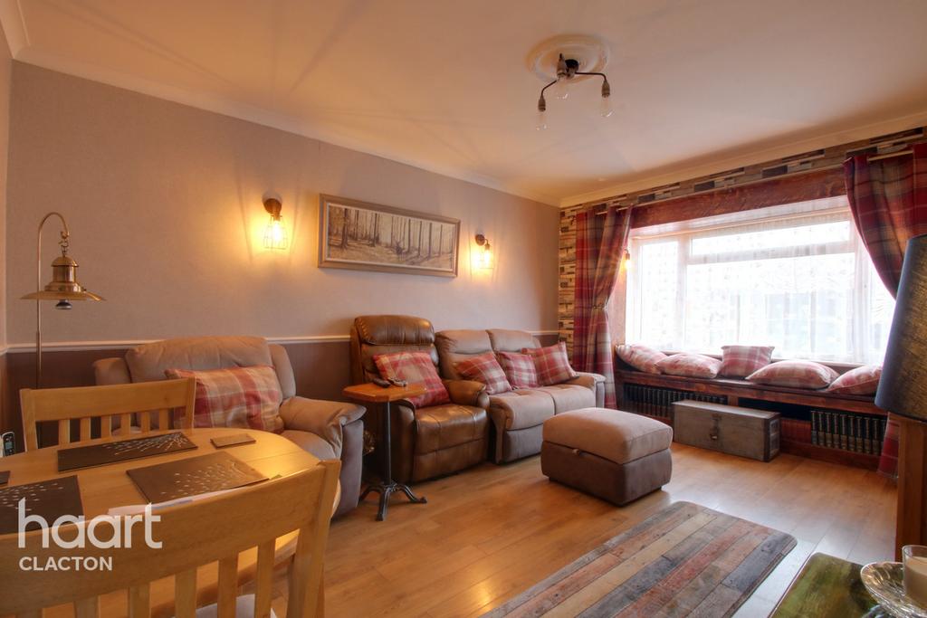 Hawthorn Road, ClactonOnSea 2 bed semidetached bungalow £215,000