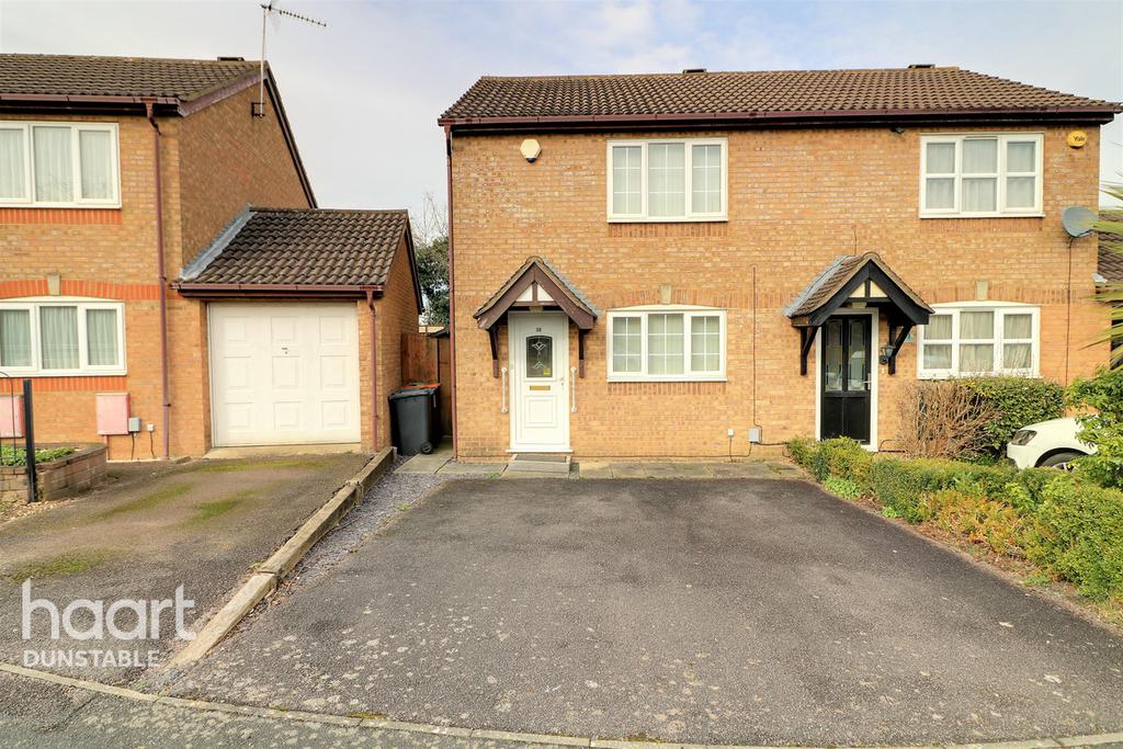 Copperfields Close, Dunstable 2 bed semidetached house £240,000