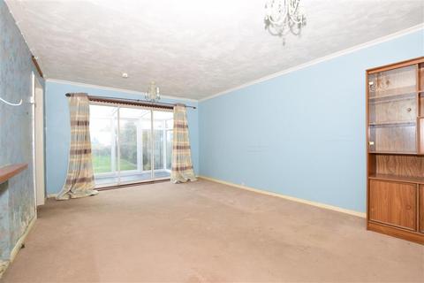 74 Brockman Crescent, Dymchurch, Romney Marsh, TN29 0UA