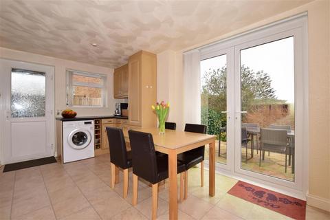 3 Lynn Walk, Reigate, RH2 7NZ