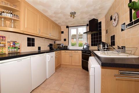 3 Lynn Walk, Reigate, RH2 7NZ
