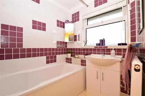 3 Lynn Walk, Reigate, RH2 7NZ