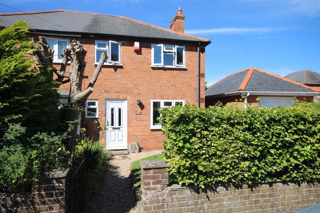 Boundary Road, Newbury, RG14 2 bed semidetached house £310,000