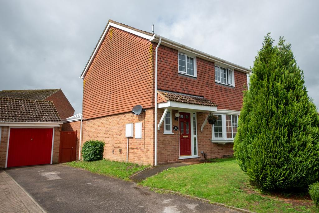 Druce Way, Thatcham, RG19 3 bed detached house £465,000