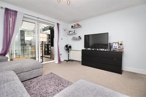 23 Blake Avenue, Shotley Gate, Ipswich, IP9 1RL