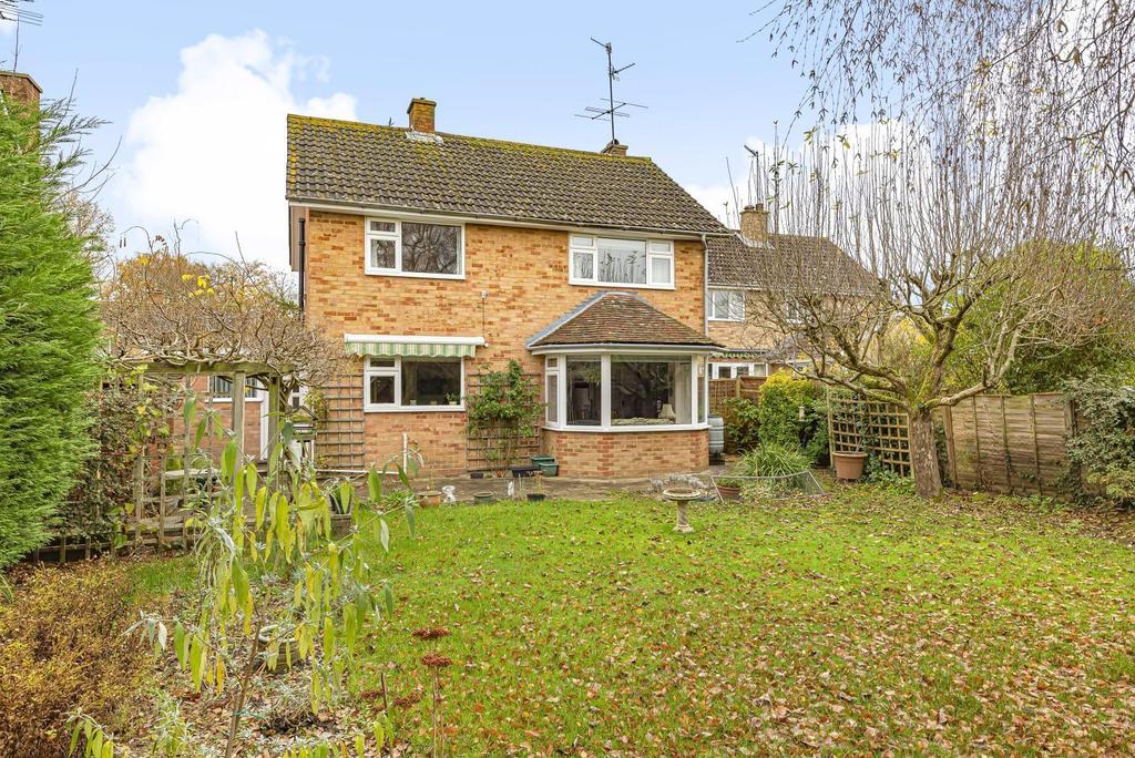Trelawne Drive, Cranleigh, GU6 3 bed detached house £550,000
