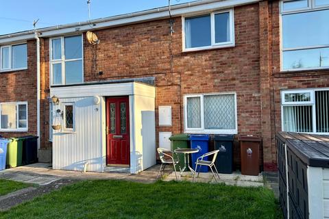 2 bedroom flat to rent, Claymore Close, Cleethorpes, DN35