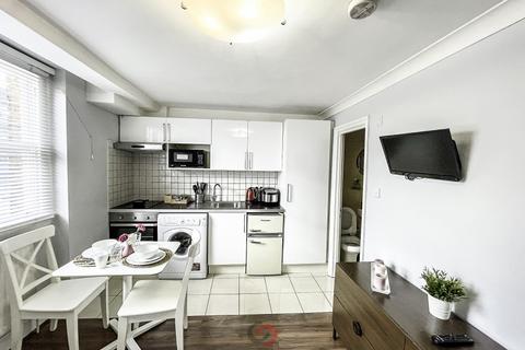 Studio to rent, Hereford Road, Bayswater, London, W2
