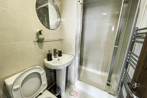 Studio to rent, Hereford Road, Bayswater, London, W2