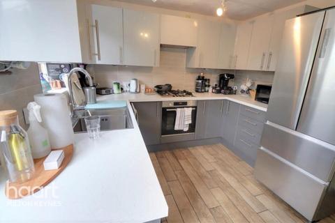 3 bedroom semi-detached house to rent, Hornby Chase, Emerson Valley