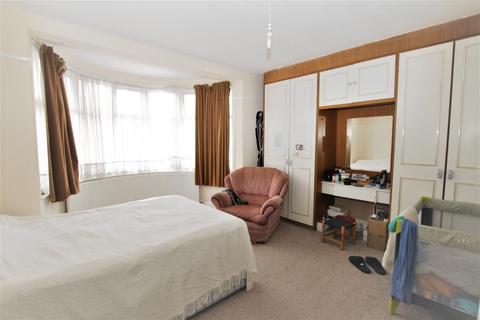 12 Prestwood Avenue, Harrow, HA3 8JZ
