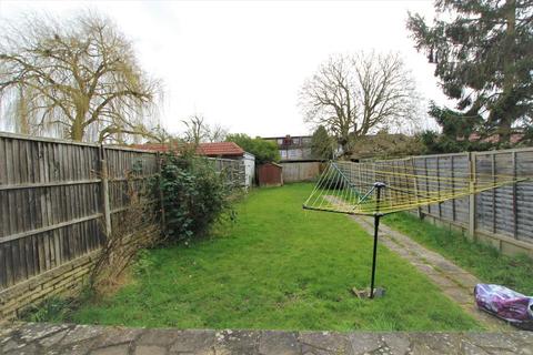 12 Prestwood Avenue, Harrow, HA3 8JZ