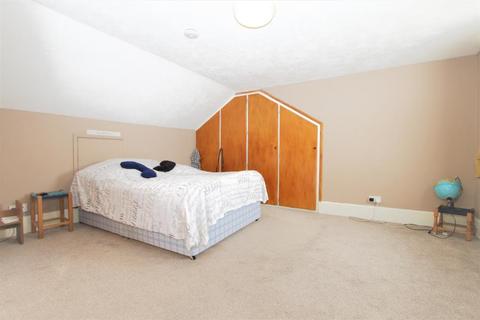 12 Prestwood Avenue, Harrow, HA3 8JZ