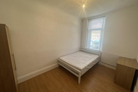 6 bedroom flat to rent, City Road , Cathays, Cardiff