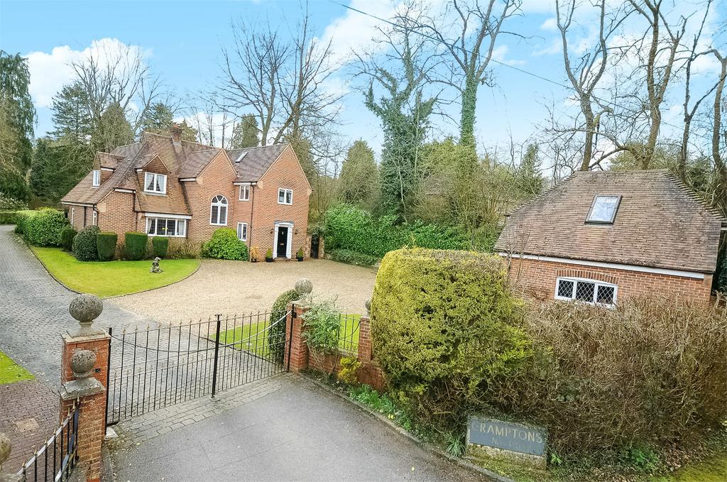 Wellhouse Road, Beech, Alton, Hampshire, GU34 4 bed detached house £