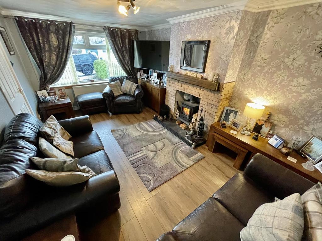 27 Lomond Crescent, Beith 2 bed semidetached bungalow £105,000