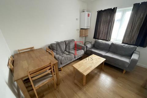 2 bedroom flat to rent, Scotts Road, Southall, UB2