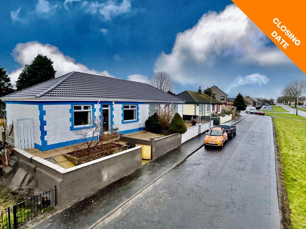 69 Fergushill Road, Kilwinning 2 bed semi-detached bungalow - £108,000