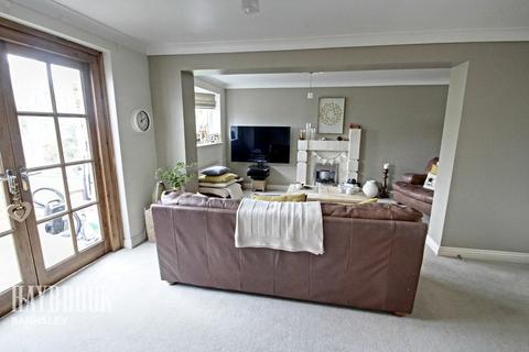 6 Craven Close, Royston, Barnsley, S71 4BL