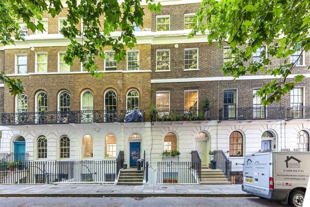 Wilmington Square, London, WC1X 1 bed apartment £1,517 pcm (£350 pw)