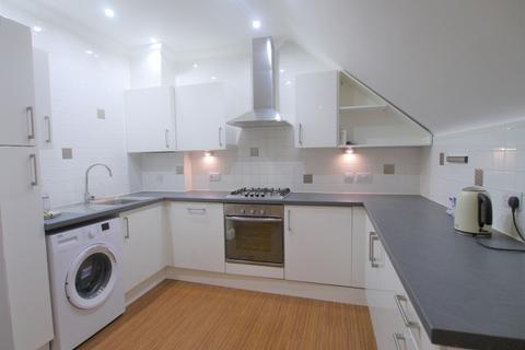 2 bedroom flat to rent, Meadowgate, Giblets Lane, Horsham, RH12