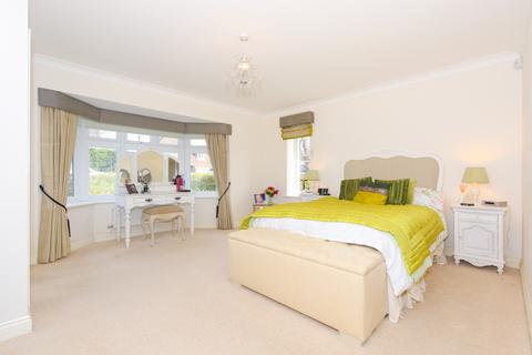 1, Laurette Court Ottways Lane, Ashtead, KT21 2FN