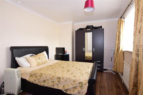 92 Dickens Road, Gravesend, DA12 2JZ