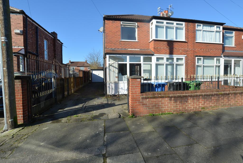 Barkway Road Stretford M32 3 bed semidetached house £275,000