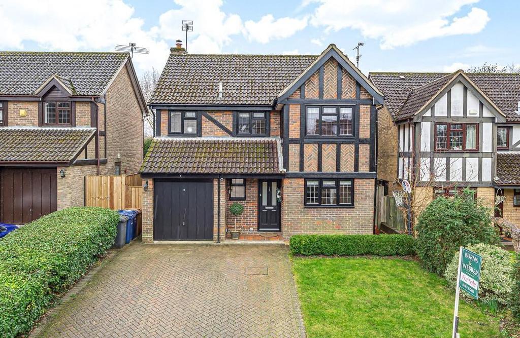 Fox Dene, Godalming, GU7 4 bed detached house £800,000