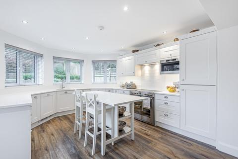 41 Fox Dene, Godalming, GU7 1YG