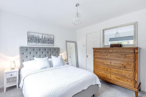 41 Fox Dene, Godalming, GU7 1YG