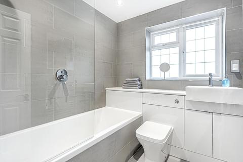 41 Fox Dene, Godalming, GU7 1YG