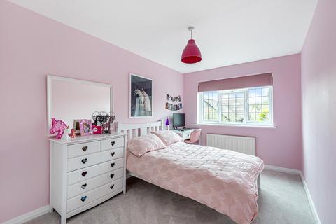 41 Fox Dene, Godalming, GU7 1YG
