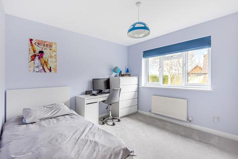 41 Fox Dene, Godalming, GU7 1YG