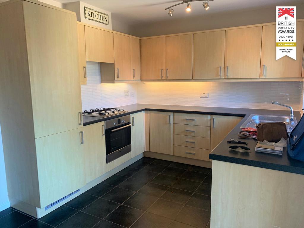 Broomhill Way, Poole, Dorset, BH15 3 bed townhouse £1,400 pcm (£323 pw)