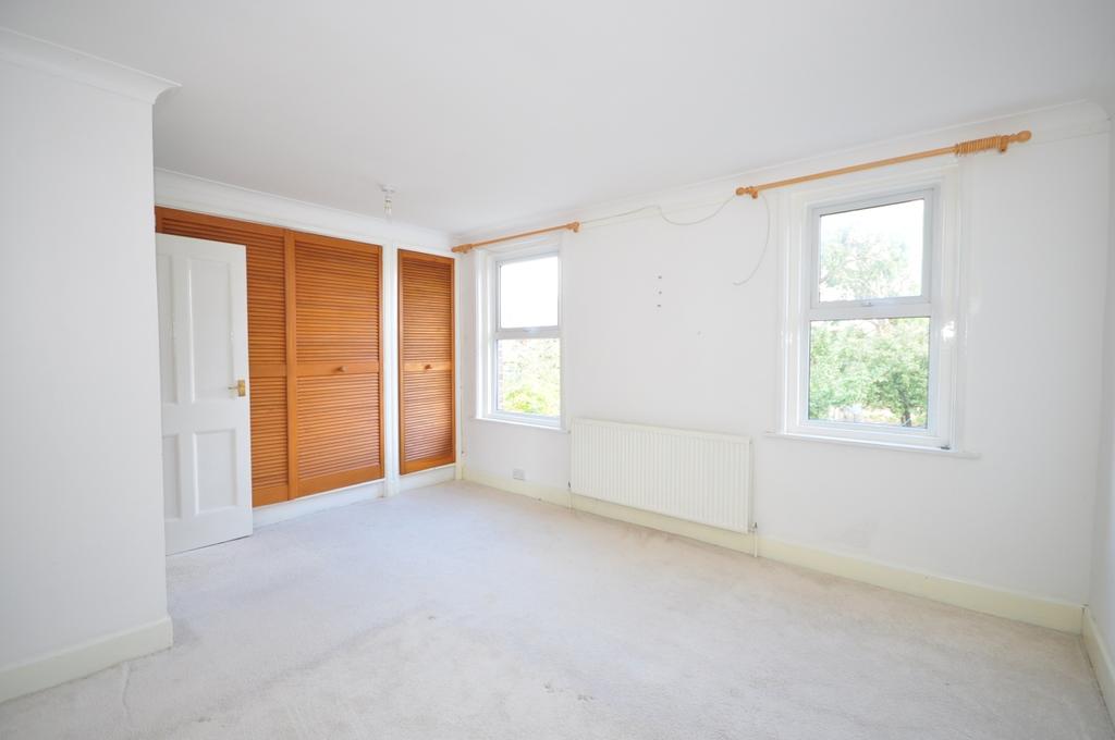 Thorney Road Emsworth PO10 2 bed terraced house £950 pcm (£219 pw)