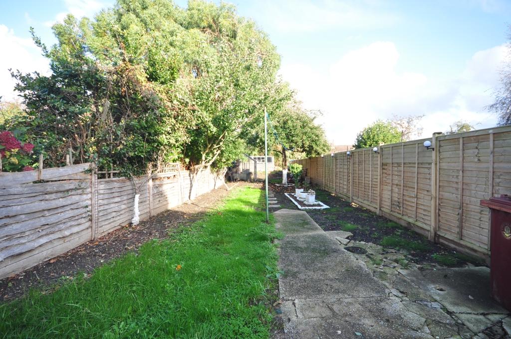 Thorney Road Emsworth PO10 2 bed terraced house £950 pcm (£219 pw)
