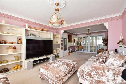 6 Caernarvon Close, Hornchurch, RM11 3QL
