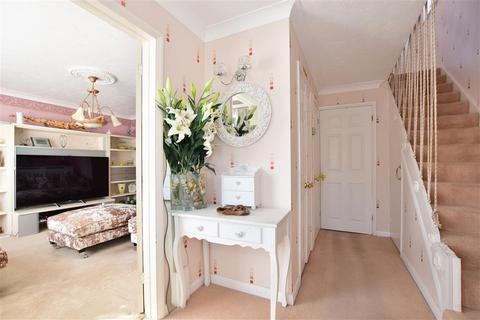 6 Caernarvon Close, Hornchurch, RM11 3QL