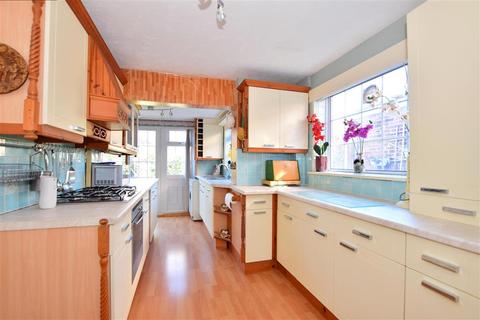 6 Caernarvon Close, Hornchurch, RM11 3QL