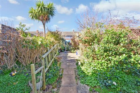 6 Caernarvon Close, Hornchurch, RM11 3QL