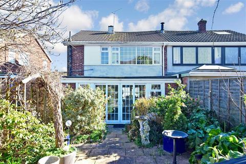 6 Caernarvon Close, Hornchurch, RM11 3QL