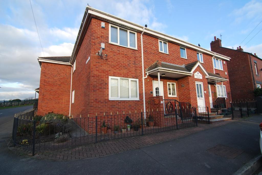Crownwell Court, Ardsley 2 bed apartment £550 pcm (£127 pw)