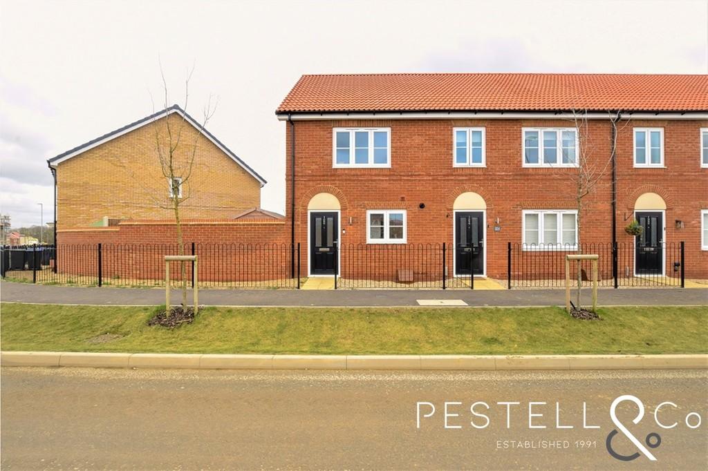 Newland Avenue, Stortford 2 bed end of terrace house £350,000